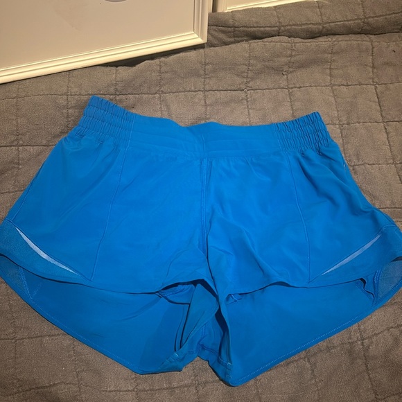 lululemon athletica Pants - Lululemon Hotty Hot Shorts 2.5 inch